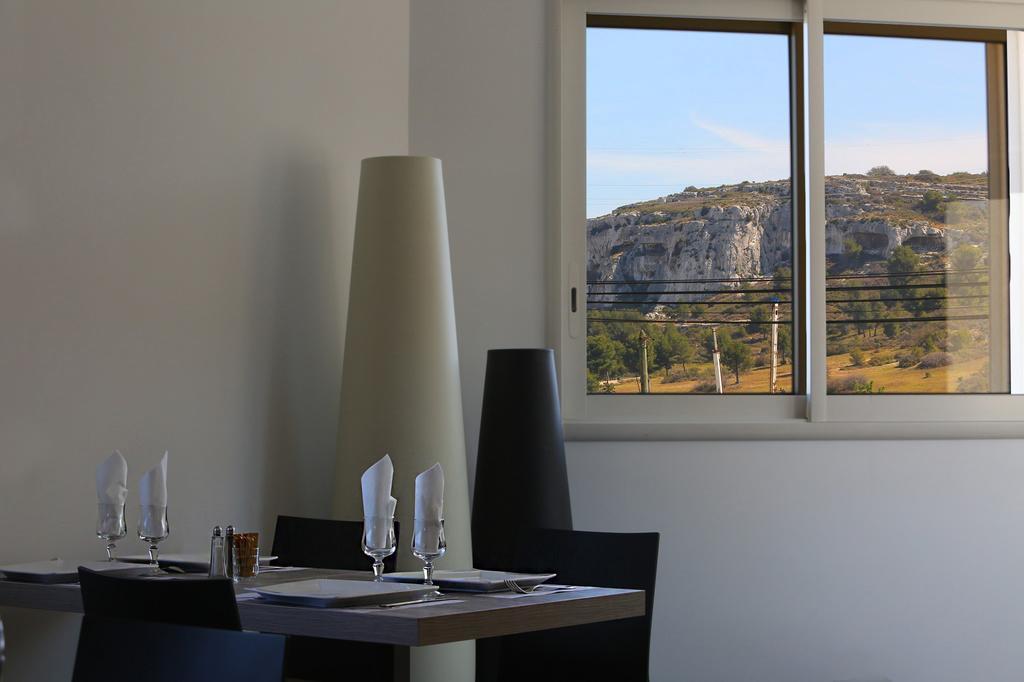 Hotel Restaurant Les Pielettes Le Rove Kültér fotó