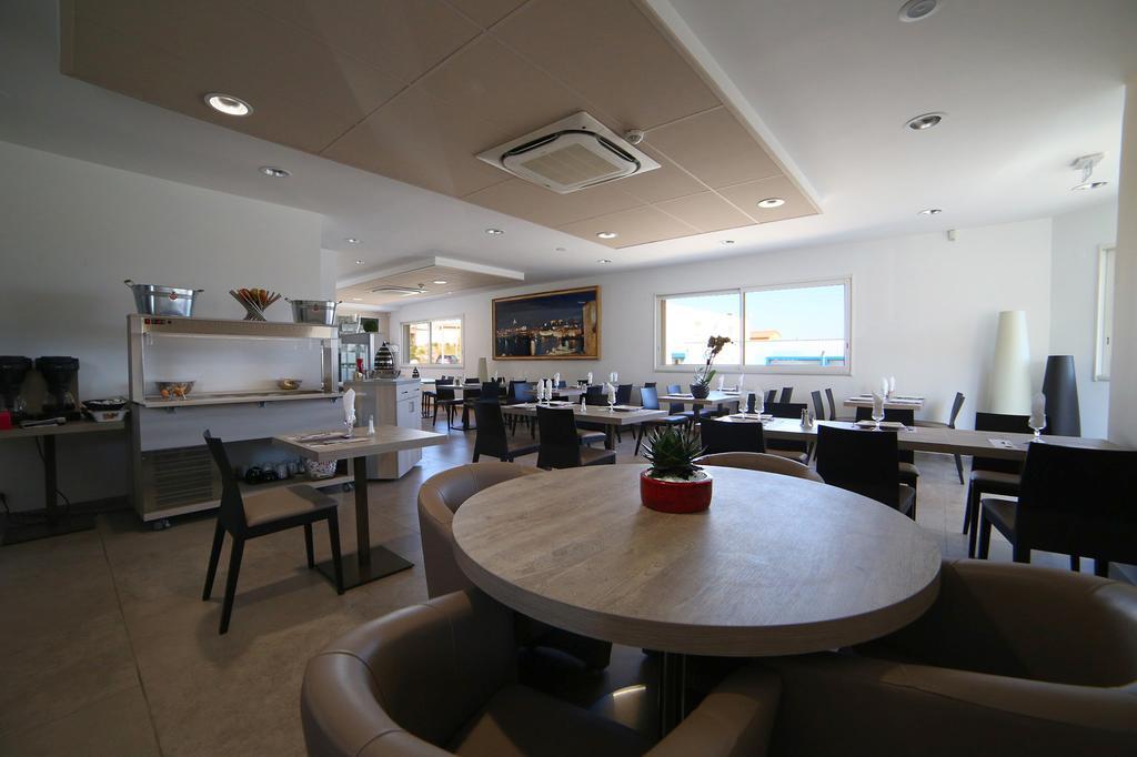 Hotel Restaurant Les Pielettes Le Rove Kültér fotó