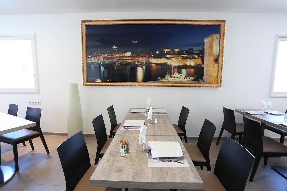 Hotel Restaurant Les Pielettes Le Rove Kültér fotó