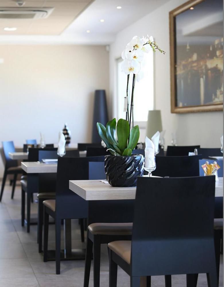 Hotel Restaurant Les Pielettes Le Rove Kültér fotó
